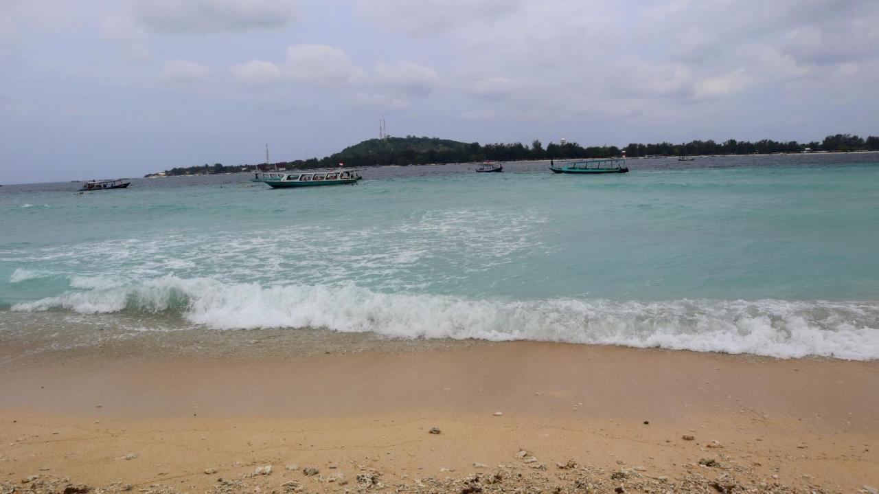 Meno Charm Hotel Gili Meno Exterior photo