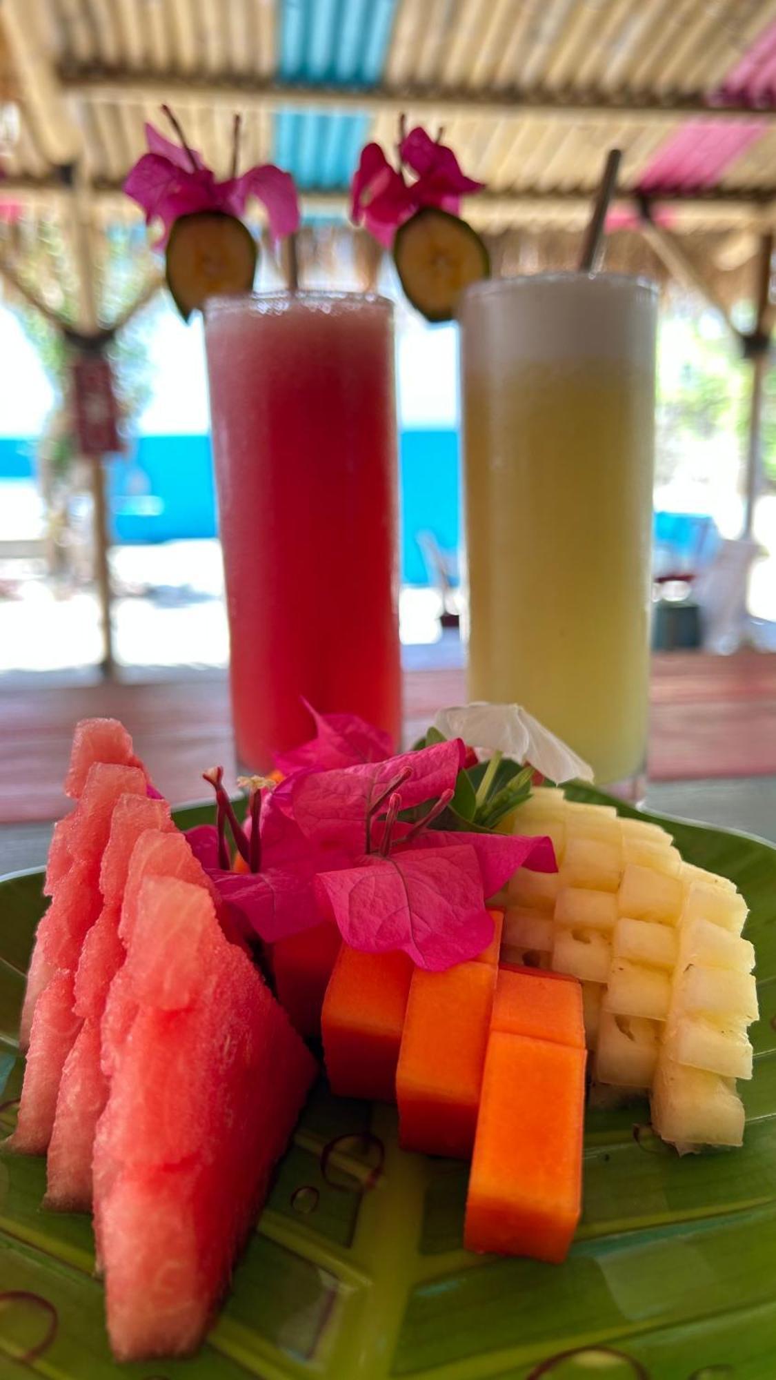 Meno Charm Hotel Gili Meno Exterior photo